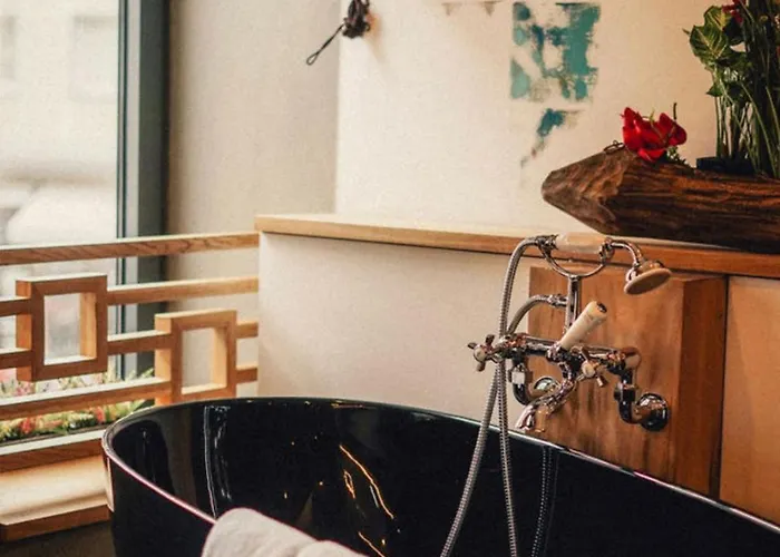 36 Pho Co & Pensión