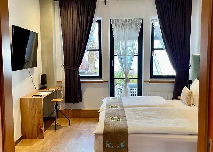 Pensión 36 Pho Co & 4*