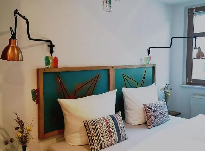 36 Pho Co & Pensión